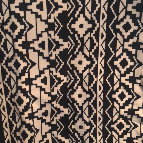 Geometric pattern skirt - Picture 3 of 3